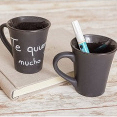 Taza de porcelana negra