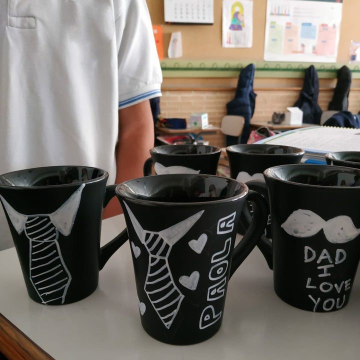 Taza de porcelana negra